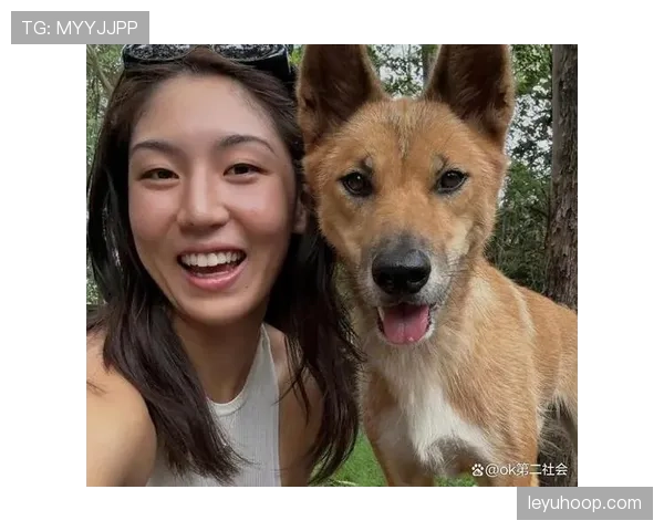 王欣瑜训练完直接素颜逛超市，这松弛感是真不装